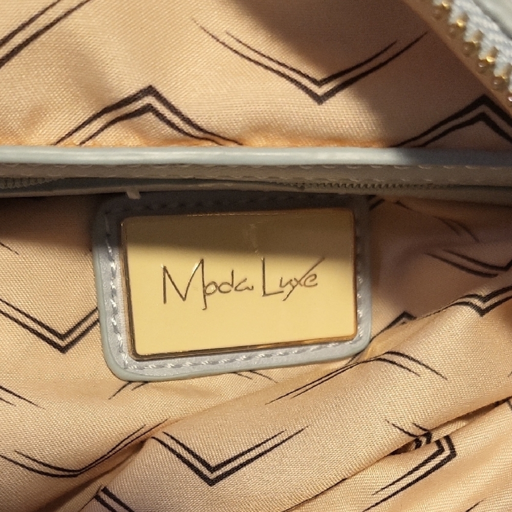 Moda Luxe Powder Blue Shoulder Bag with Gold Accents & Modern Elegance - Picture 7 of 10